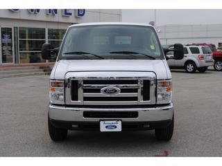 Ford Econoline Wagon 2011 photo 4