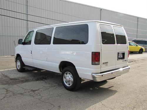 Ford Econoline Wagon 2011 photo 1