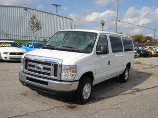 Ford Econoline Wagon 2011 photo 3