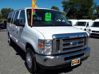 Ford Econoline Wagon 2011 photo 2