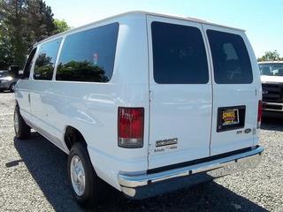 Ford Econoline Wagon 2011 photo 3
