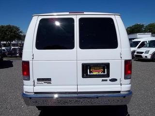 Ford Econoline Wagon 2011 photo 4