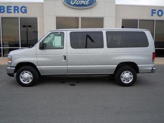 Ford Econoline Wagon 2011 photo 1