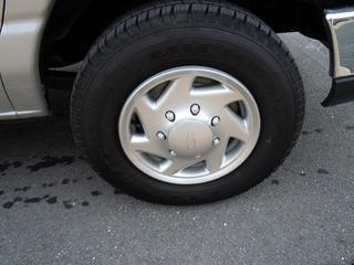 Ford Econoline Wagon 2011 photo 4