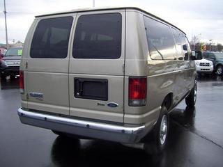 Ford Econoline Wagon 2011 photo 3