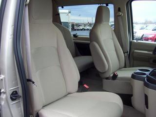 Ford Econoline Wagon 2011 photo 5