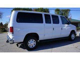 Ford Econoline Wagon 2011 photo 2