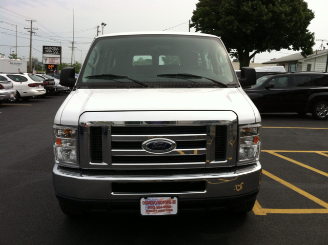 Ford Econoline Wagon 2011 photo 1