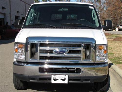 Ford Econoline Wagon 2011 photo 1