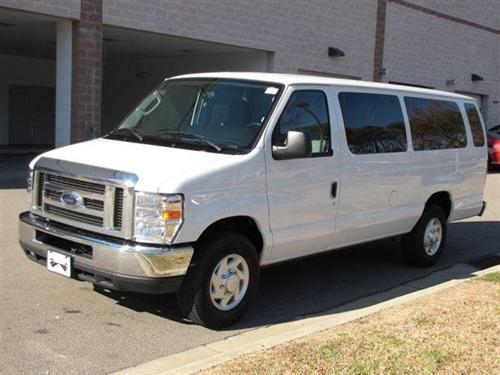 Ford Econoline Wagon 2011 photo 2