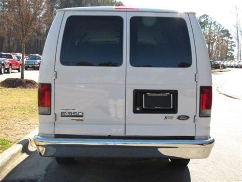 Ford Econoline Wagon 2011 photo 4