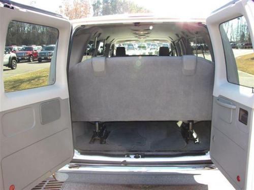 Ford Econoline Wagon 2011 photo 5