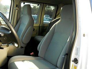 Ford Econoline Wagon 2011 photo 2