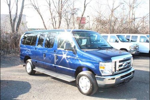 Ford Econoline Wagon 2011 photo 1