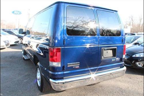 Ford Econoline Wagon 2011 photo 4