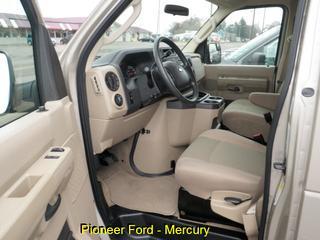 Ford Econoline Wagon 2011 photo 1