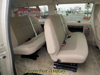 Ford Econoline Wagon 2011 photo 3