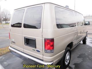 Ford Econoline Wagon 2011 photo 5