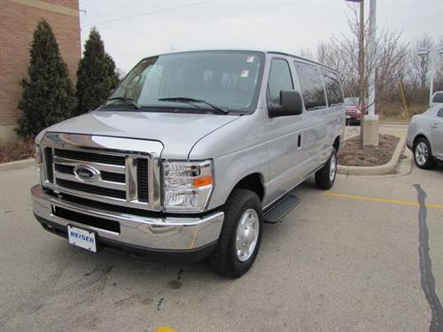 Ford Econoline Wagon 2011 photo 2