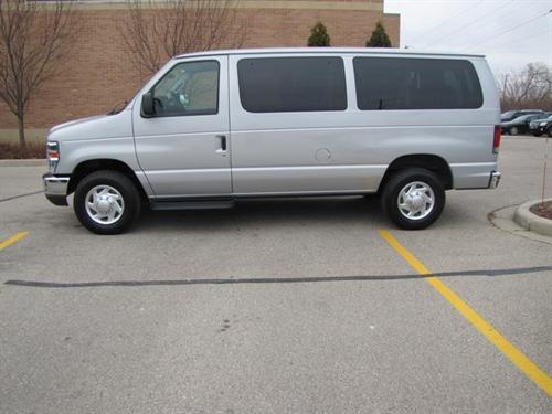 Ford Econoline Wagon 2011 photo 3