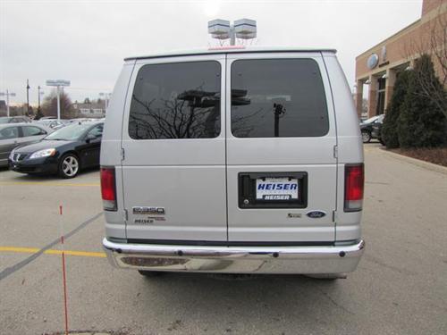 Ford Econoline Wagon 2011 photo 5