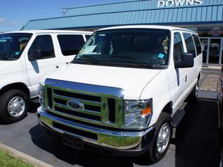 Ford Econoline Wagon 2011 photo 2