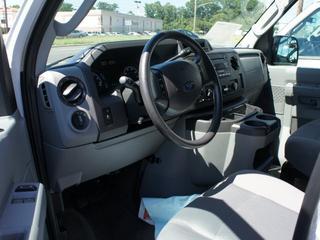 Ford Econoline Wagon 2011 photo 3