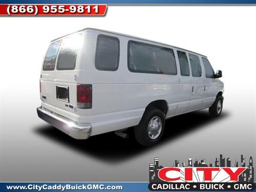 Ford Econoline Wagon 2011 photo 3