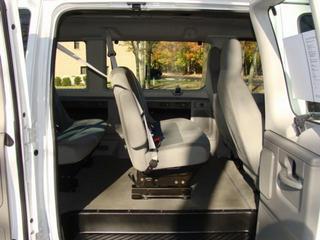 Ford Econoline Wagon 2011 photo 3