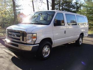 Ford Econoline Wagon 2011 photo 5