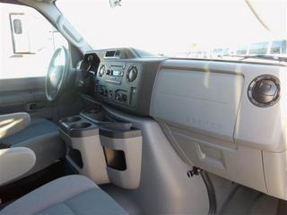 Ford Econoline Wagon 2011 photo 3