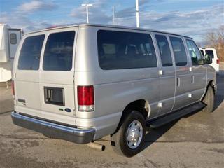 Ford Econoline Wagon 2011 photo 4