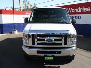 Ford Econoline Wagon 2011 photo 4