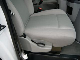 Ford Econoline Wagon 2011 photo 2