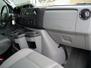 Ford Econoline Wagon 2011 photo 3