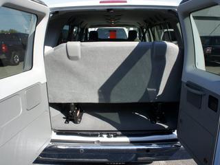 Ford Econoline Wagon 2011 photo 2