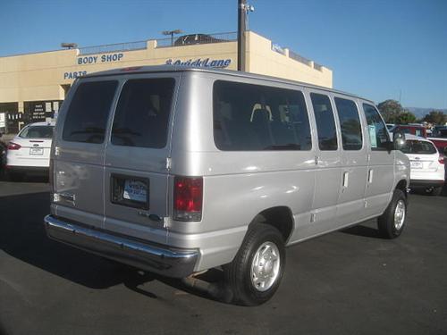 Ford Econoline Wagon 2011 photo 1