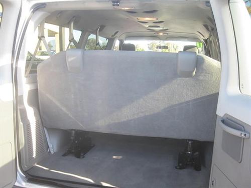 Ford Econoline Wagon 2011 photo 4