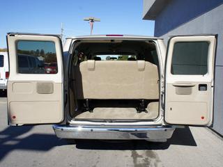 Ford Econoline Wagon 2011 photo 2