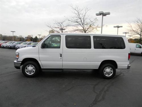 Ford Econoline Wagon 2011 photo 3