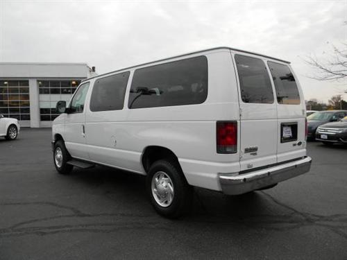Ford Econoline Wagon 2011 photo 4
