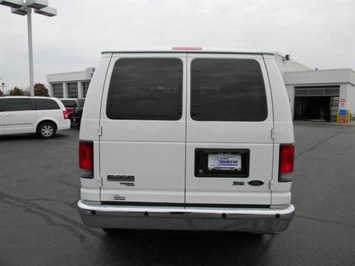 Ford Econoline Wagon 2011 photo 5