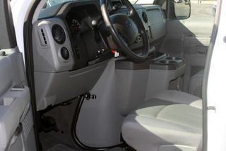 Ford Econoline Wagon 2011 photo 3