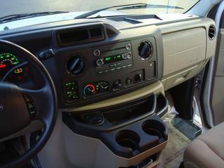 Ford Econoline Wagon 2011 photo 2