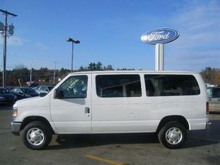Ford Econoline Wagon 2011 photo 1
