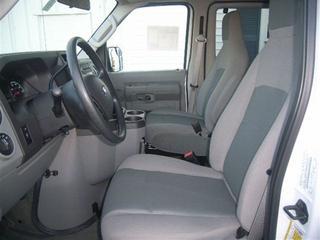 Ford Econoline Wagon 2011 photo 2