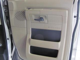 Ford Econoline Wagon 2011 photo 2