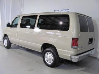 Ford Econoline Wagon 2011 photo 5