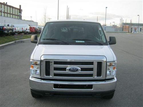 Ford Econoline Wagon 2011 photo 1