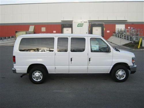 Ford Econoline Wagon 2011 photo 2